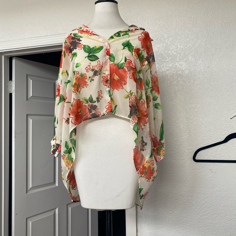 LA CABANA Sheer Floral Blouse